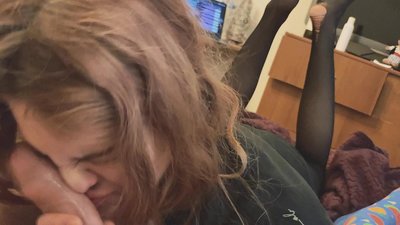 Грлени курац, поцепане најлонке и поцепане штикле лепо је упознати